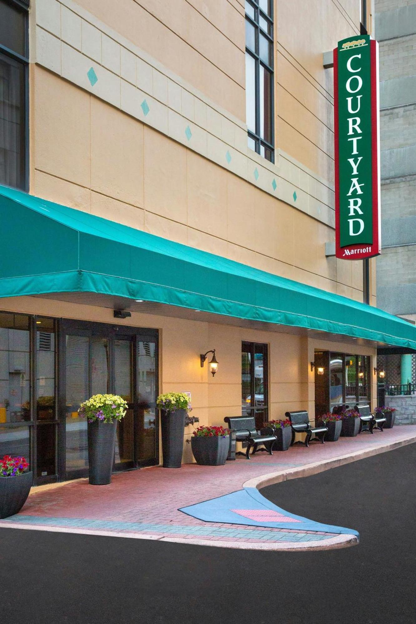 Courtyard Wilmington Downtown Hotel Bagian luar foto