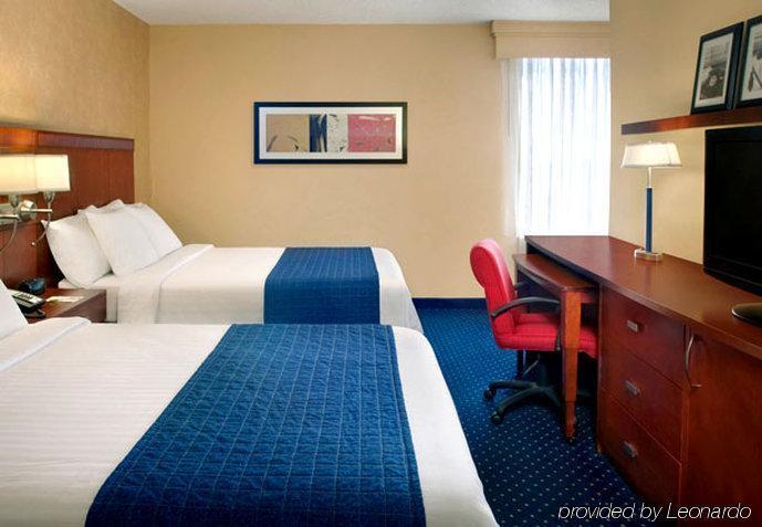 Courtyard Wilmington Downtown Hotel Bagian luar foto
