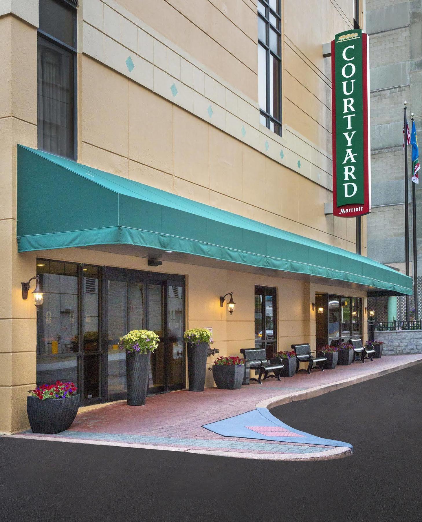Courtyard Wilmington Downtown Hotel Bagian luar foto